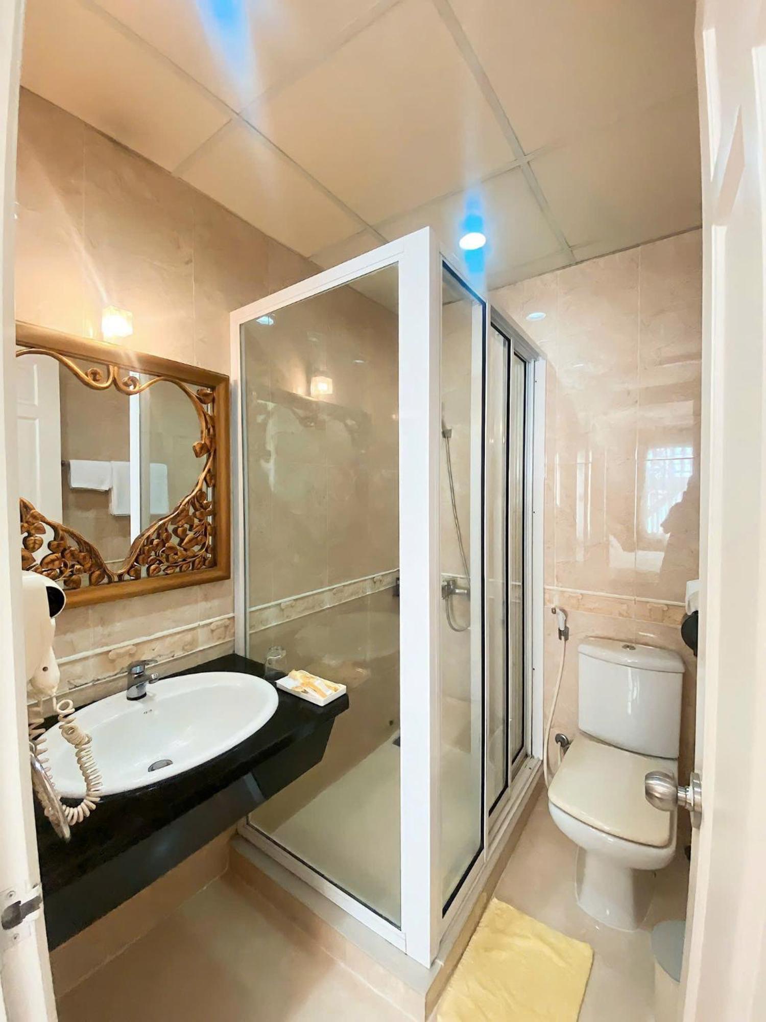 Hoang Thanh Thuy Airport Hotel 2 - Gan Am Thuc Dem Cho Hoang Hoa Tham Ho Chi Minh City Bagian luar foto